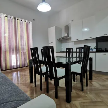 Apartment Mcm
